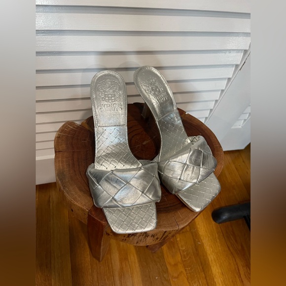 Metallic Silver Heels - Picture 1 of 6